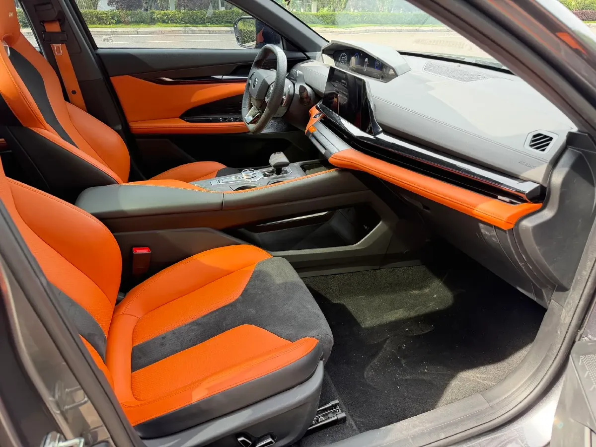 2023 ChangAn UNI-V 1.5T 188HP L4 7DCT,autocango,china used car exporter,china ev exporter,chinese used car exporter,chinese used ev exporter