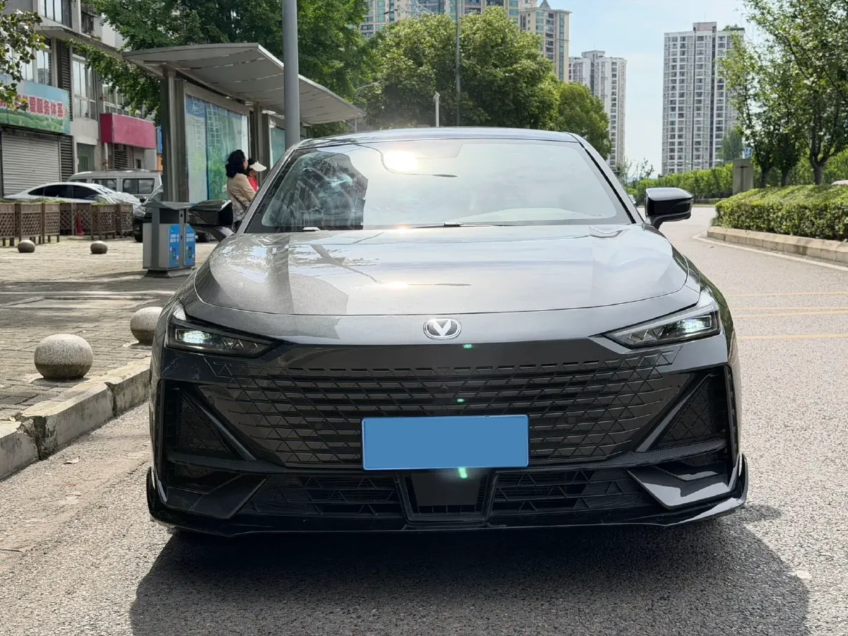2023 ChangAn UNI-V 1.5T 188HP L4 7DCT,autocango,china used car exporter,china ev exporter,chinese used car exporter,chinese used ev exporter