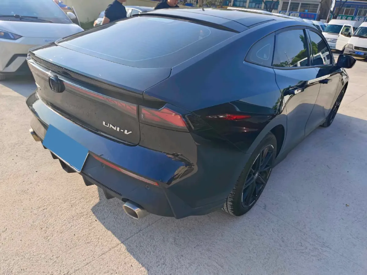 2023 ChangAn UNI-V 1.5T 188HP L4 7DCT,autocango,china used car exporter,china ev exporter,chinese used car exporter,chinese used ev exporter