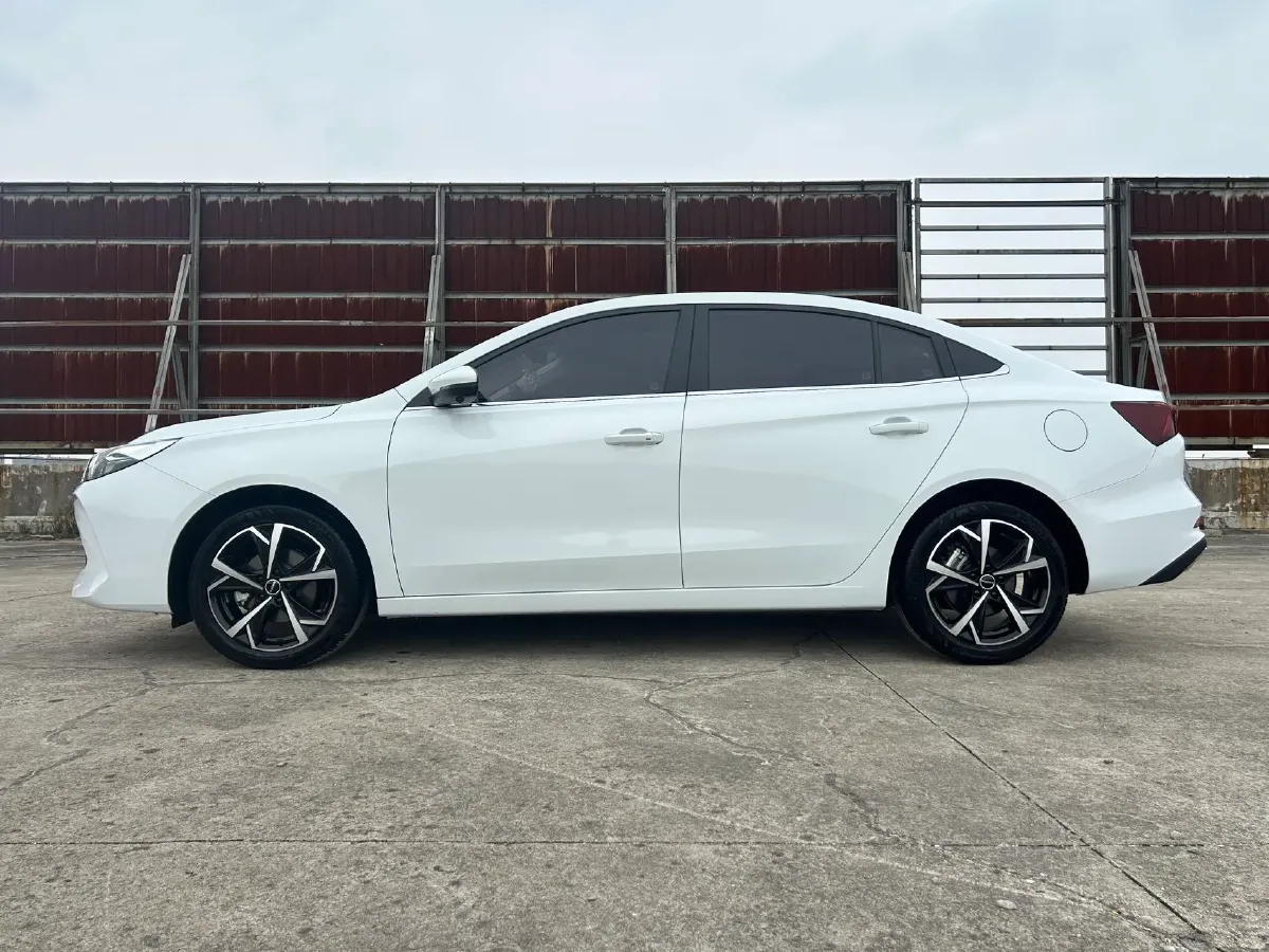 2024 Roewe i5 1.5L 129HP L4 CVT,autocango,china used car exporter,china ev exporter,chinese used car exporter,chinese used ev exporter