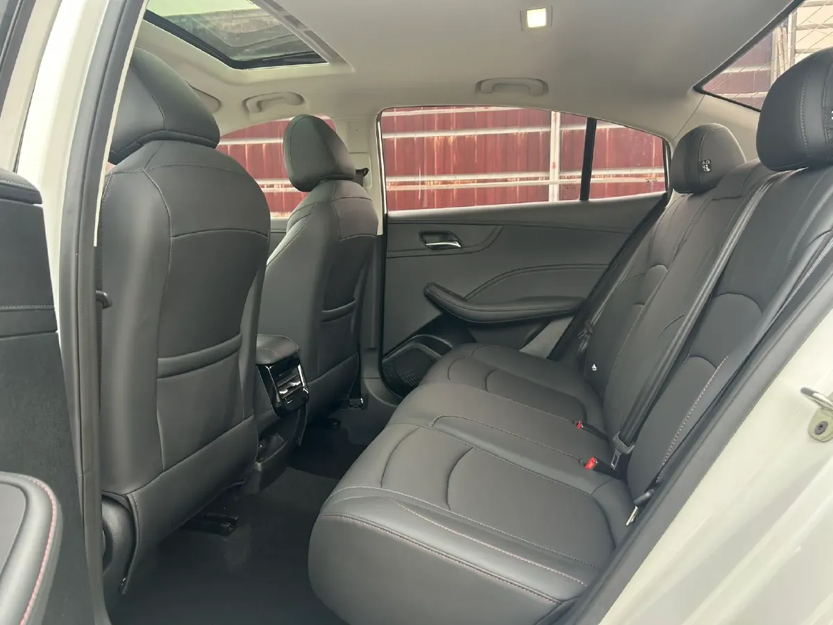 2024 Roewe i5 1.5L 129HP L4 CVT,autocango,china used car exporter,china ev exporter,chinese used car exporter,chinese used ev exporter