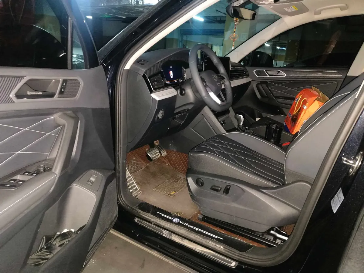 2024 Volkswagen Tiguan L 2.0T 186HP L4 7DCT,autocango,china used car exporter,china ev exporter,chinese used car exporter,chinese used ev exporter