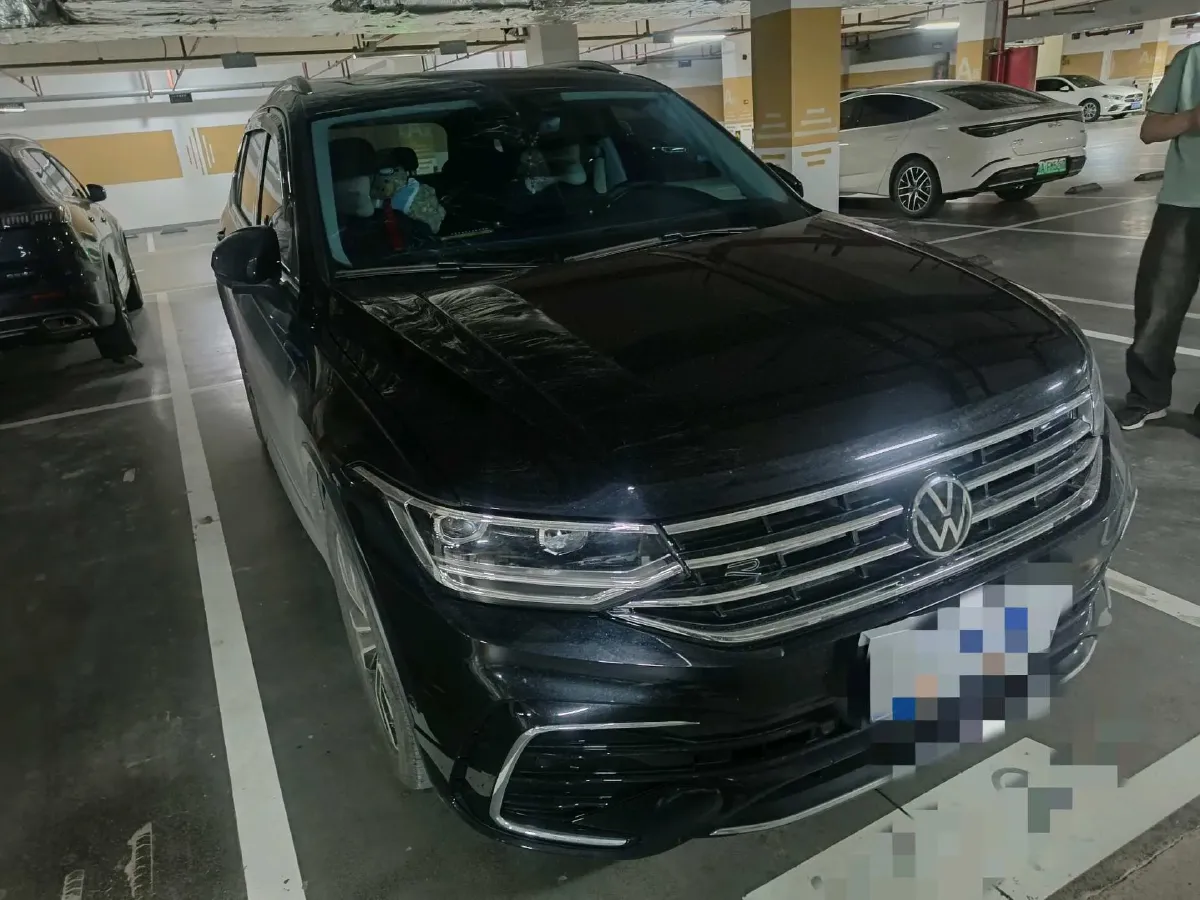 2024 Volkswagen Tiguan L 2.0T 186HP L4 7DCT,autocango,china used car exporter,china ev exporter,chinese used car exporter,chinese used ev exporter