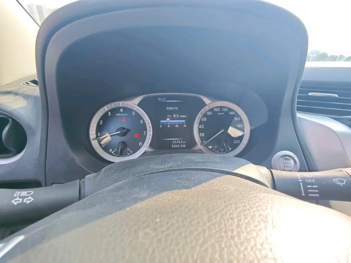 2021 Nissan Navara 2.5L 193HP L4 6MT,autocango,china used car exporter,china ev exporter,chinese used car exporter,chinese used ev exporter