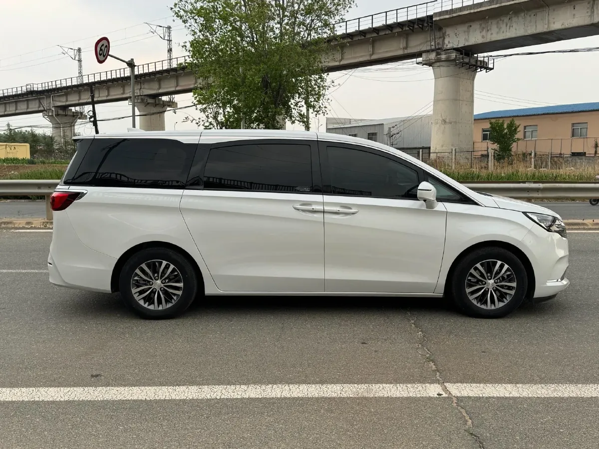 2022 Buick GL8 2.0T 237HP L4 9AT,autocango,china used car exporter,china ev exporter,chinese used car exporter,chinese used ev exporter
