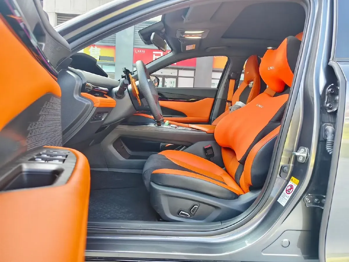 2023 ChangAn UNI-V 1.5T 188HP L4 7DCT,autocango,china used car exporter,china ev exporter,chinese used car exporter,chinese used ev exporter