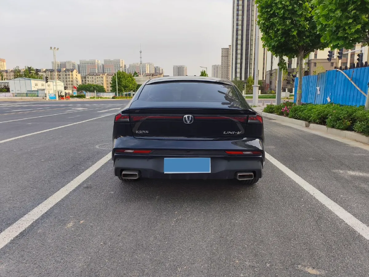 2024 ChangAn UNI-V 1.5T 188HP L4 7DCT,autocango,china used car exporter,china ev exporter,chinese used car exporter,chinese used ev exporter