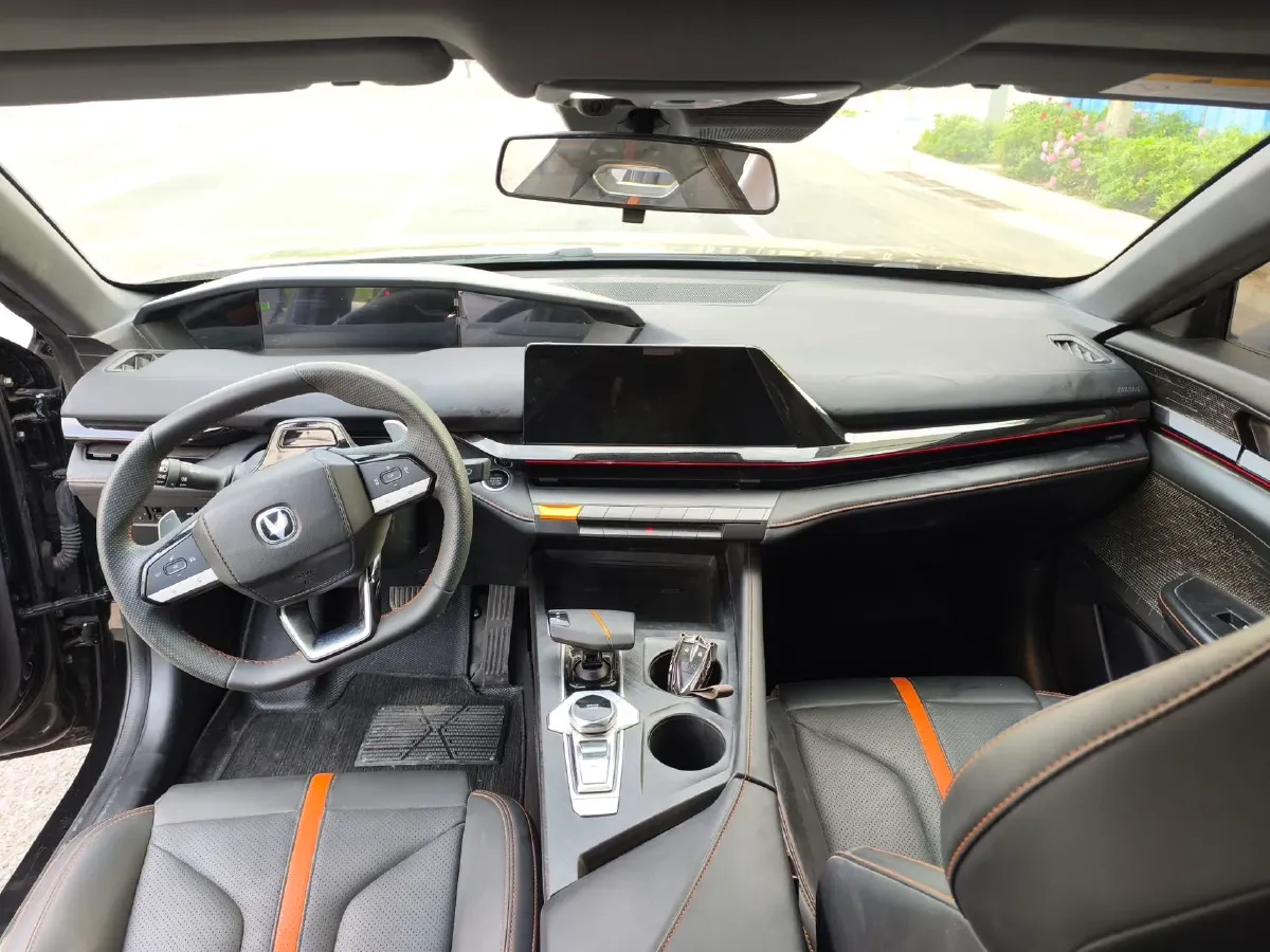 2024 ChangAn UNI-V 1.5T 188HP L4 7DCT,autocango,china used car exporter,china ev exporter,chinese used car exporter,chinese used ev exporter