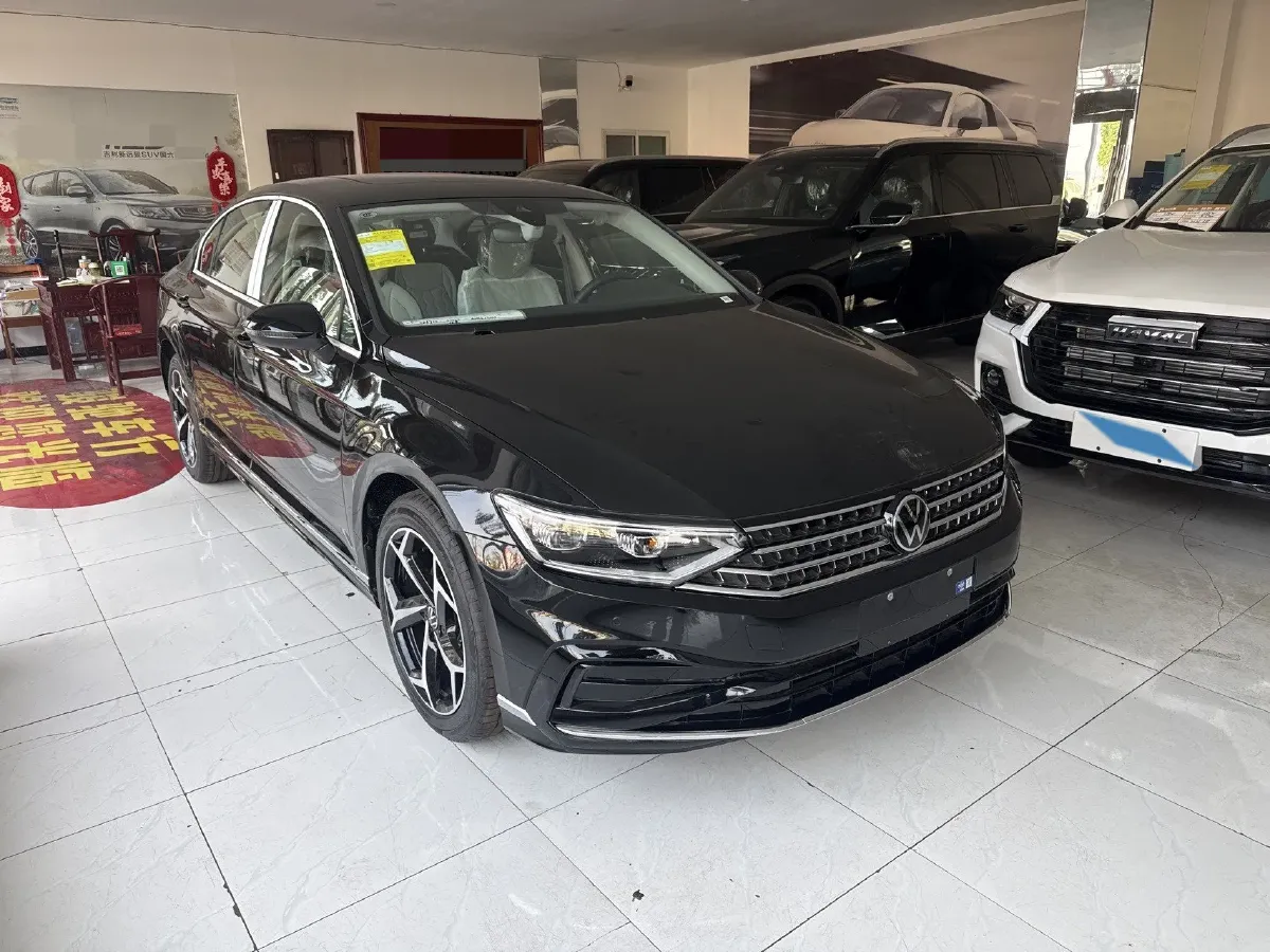 2026 Volkswagen Magotan 2.0T 220HP L4 7DCT,autocango,china used car exporter,china ev exporter,chinese used car exporter,chinese used ev exporter