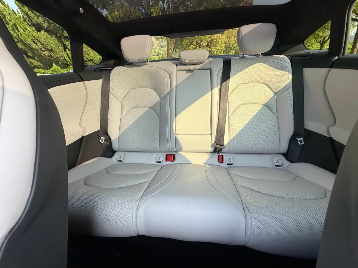 2024 MI SU7 BEV 101KWH,autocango,china used car exporter,china ev exporter,chinese used car exporter,chinese used ev exporter