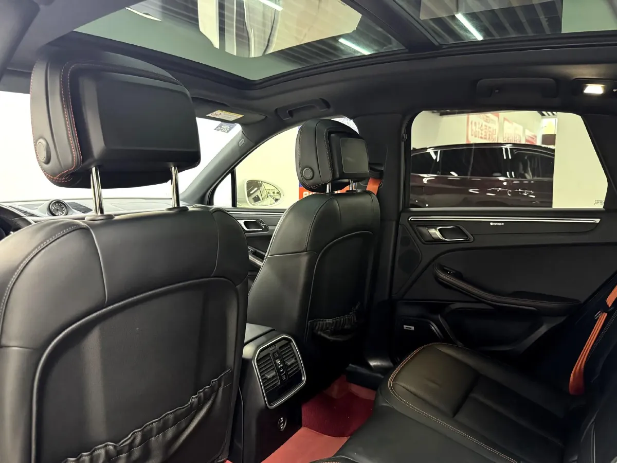 2022 Porsche Macan 2.0T 265HP L4 7DCT,autocango,china used car exporter,china ev exporter,chinese used car exporter,chinese used ev exporter