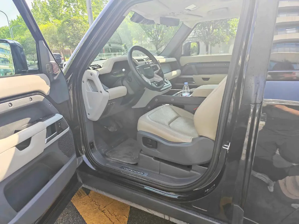 2023 Land Rover Defender 3.0T 400HP L6 8AT,autocango,china used car exporter,china ev exporter,chinese used car exporter,chinese used ev exporter