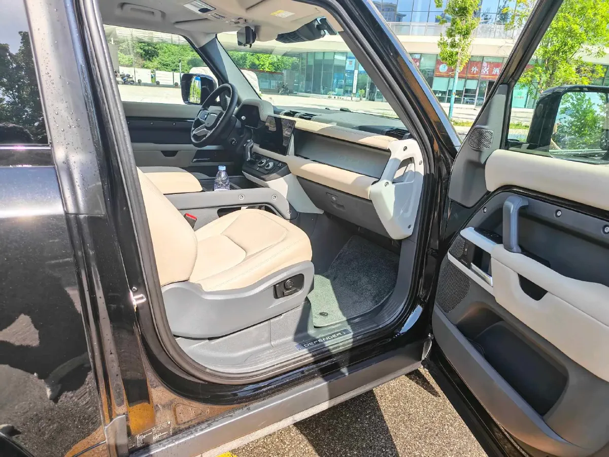 2023 Land Rover Defender 3.0T 400HP L6 8AT,autocango,china used car exporter,china ev exporter,chinese used car exporter,chinese used ev exporter
