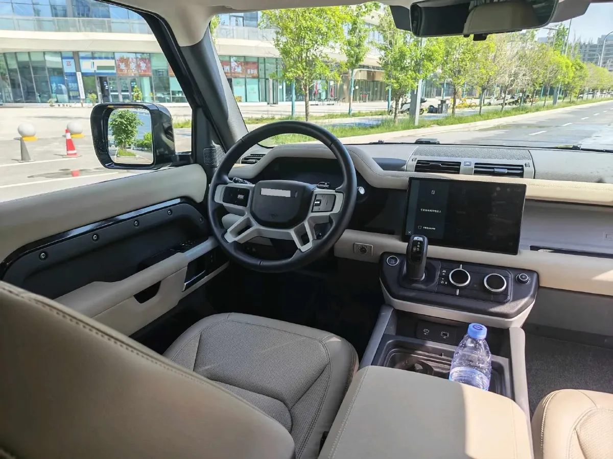 2023 Land Rover Defender 3.0T 400HP L6 8AT,autocango,china used car exporter,china ev exporter,chinese used car exporter,chinese used ev exporter