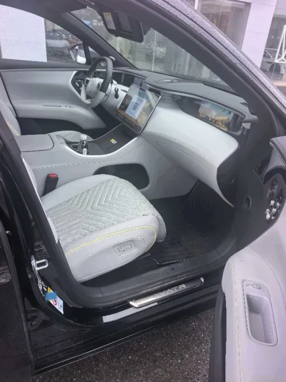 2025 Avatr 11 1.5T 156HP L4 REEV,autocango,china used car exporter,china ev exporter,chinese used car exporter,chinese used ev exporter