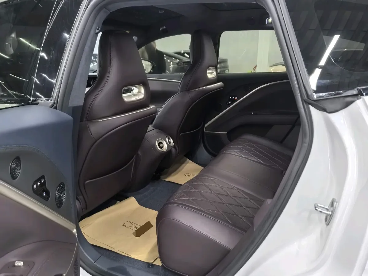 2025 Avatr 11 1.5T 156HP L4 REEV,autocango,china used car exporter,china ev exporter,chinese used car exporter,chinese used ev exporter