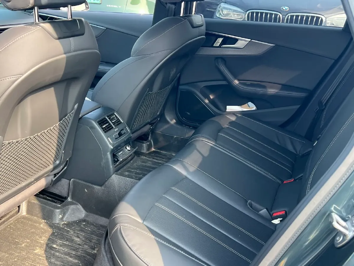 2024 Audi A4L 2.0T 190HP L4 7DCT,autocango,china used car exporter,china ev exporter,chinese used car exporter,chinese used ev exporter