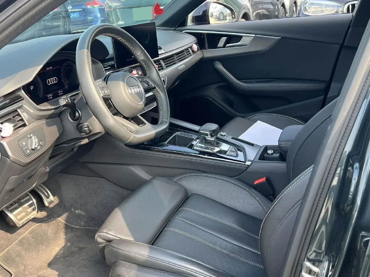 2024 Audi A4L 2.0T 190HP L4 7DCT,autocango,china used car exporter,china ev exporter,chinese used car exporter,chinese used ev exporter