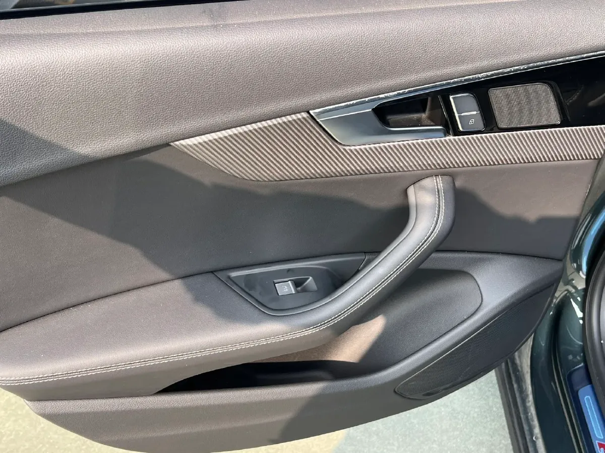 2024 Audi A4L 2.0T 190HP L4 7DCT,autocango,china used car exporter,china ev exporter,chinese used car exporter,chinese used ev exporter