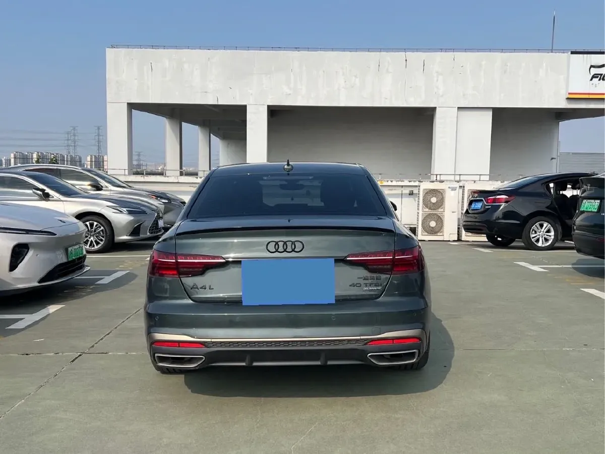 2024 Audi A4L 2.0T 190HP L4 7DCT,autocango,china used car exporter,china ev exporter,chinese used car exporter,chinese used ev exporter