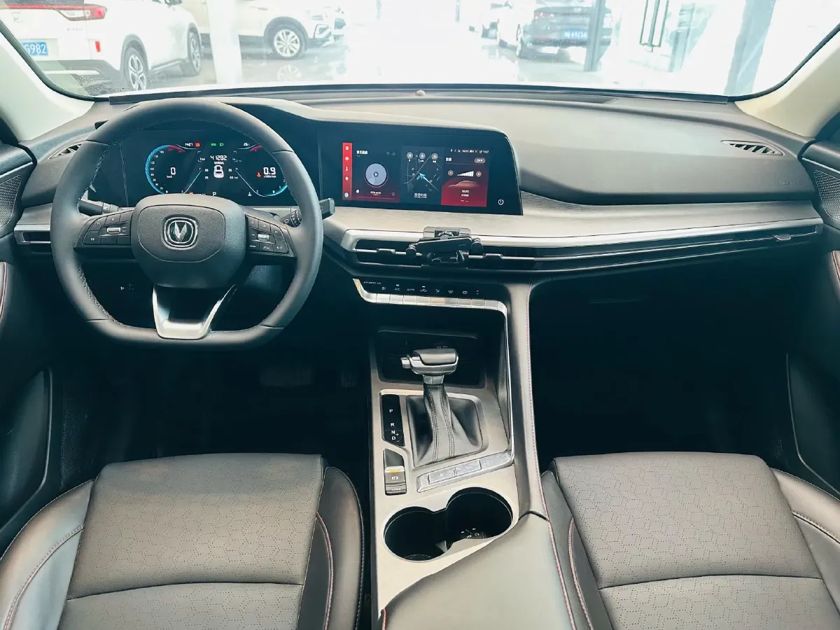 2021 ChangAn CS35 Plus 1.4T 160HP L4 7DCT,autocango,china used car exporter,china ev exporter,chinese used car exporter,chinese used ev exporter