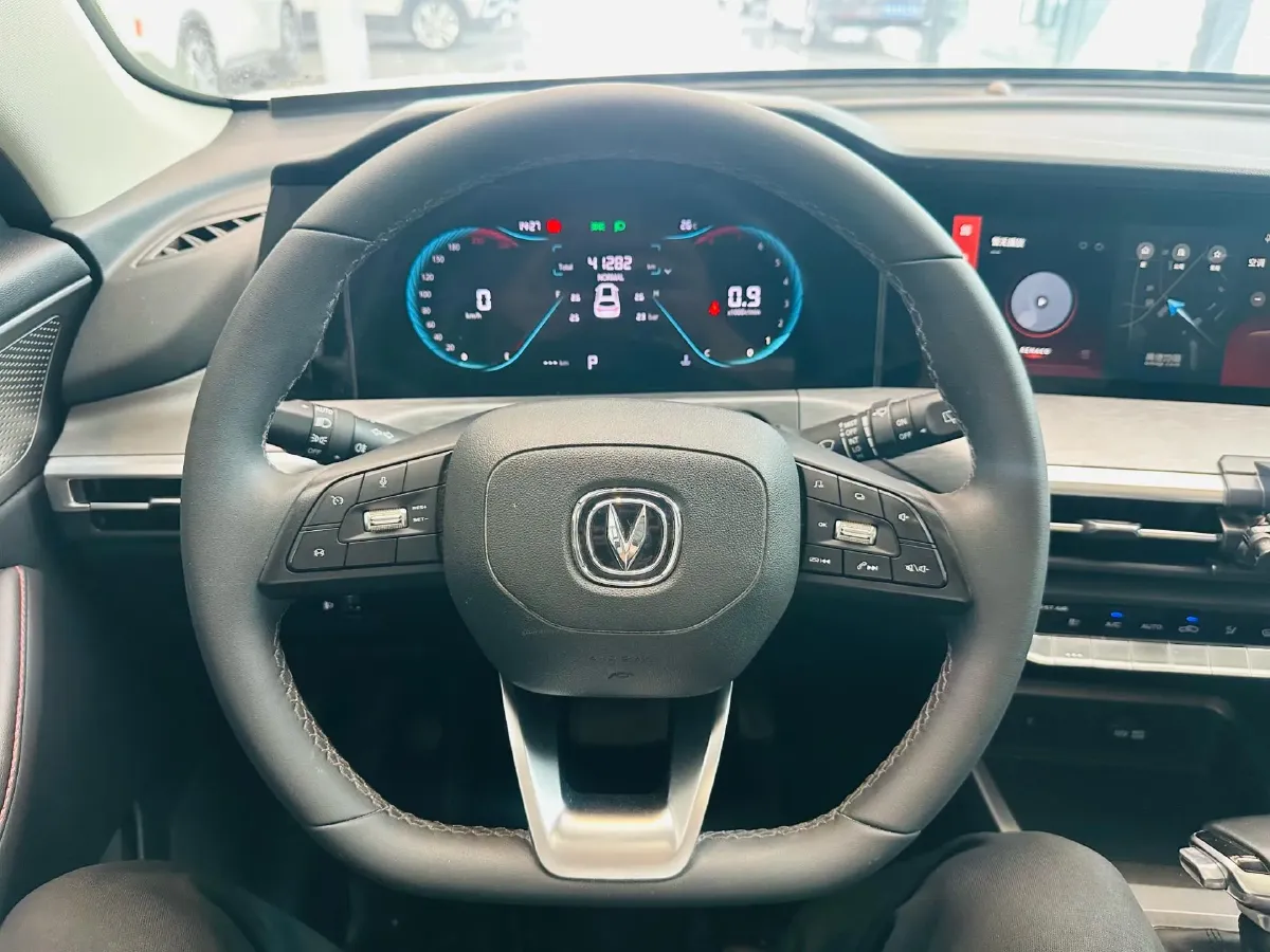 2021 ChangAn CS35 Plus 1.4T 160HP L4 7DCT,autocango,china used car exporter,china ev exporter,chinese used car exporter,chinese used ev exporter