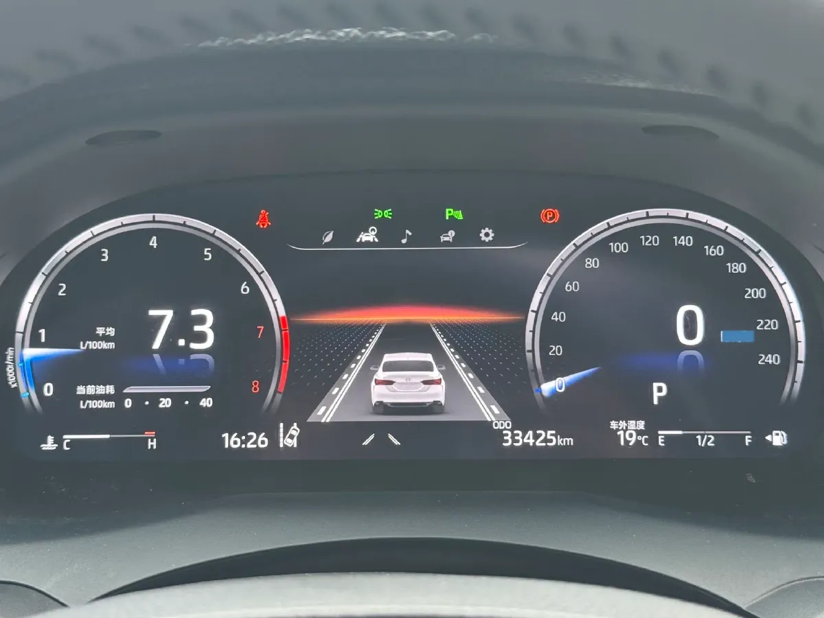 2022 Toyota Camry 2.5L 209HP L4 8AT,autocango,china used car exporter,china ev exporter,chinese used car exporter,chinese used ev exporter