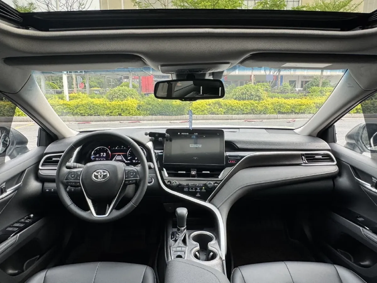 2022 Toyota Camry 2.5L 209HP L4 8AT,autocango,china used car exporter,china ev exporter,chinese used car exporter,chinese used ev exporter