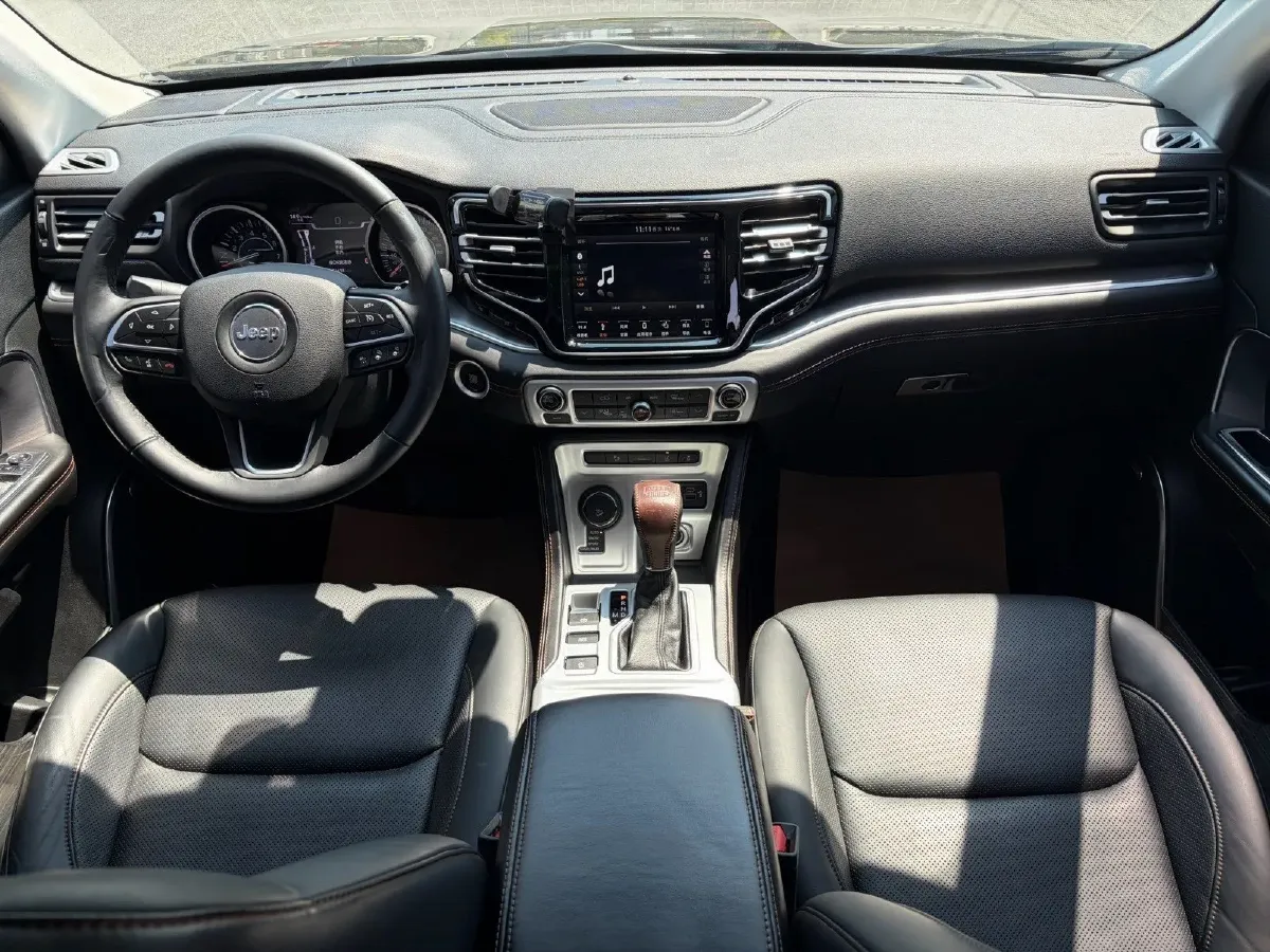 2018 Jeep Grand Commander 2.0T 265HP L4 9AT,autocango,china used car exporter,china ev exporter,chinese used car exporter,chinese used ev exporter