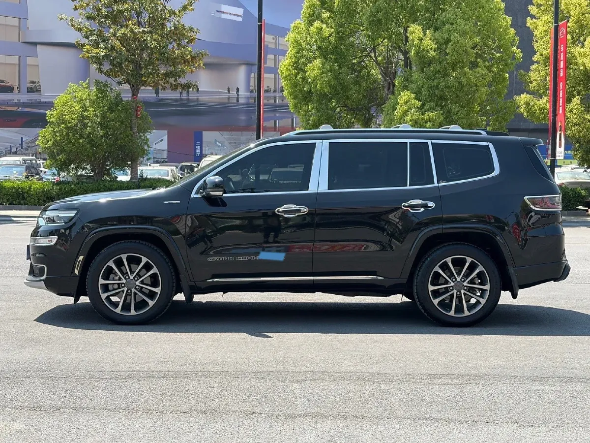 2018 Jeep Grand Commander 2.0T 265HP L4 9AT,autocango,china used car exporter,china ev exporter,chinese used car exporter,chinese used ev exporter