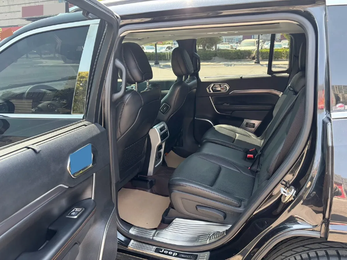2018 Jeep Grand Commander 2.0T 265HP L4 9AT,autocango,china used car exporter,china ev exporter,chinese used car exporter,chinese used ev exporter
