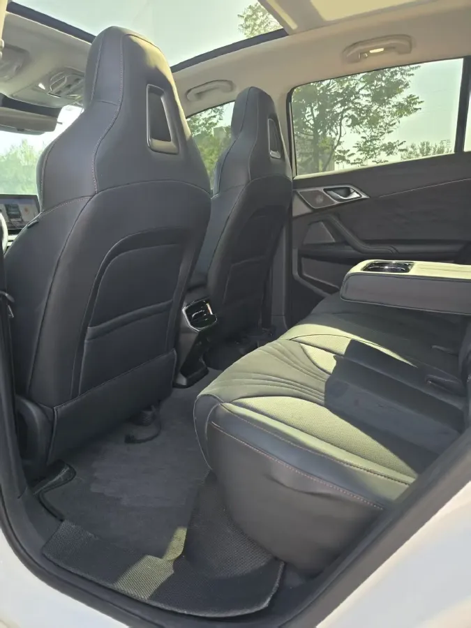 2024 Roewe D5X DMH 1.5T 150HP L4 2DHT PHEV 21.4KWH,autocango,china used car exporter,china ev exporter,chinese used car exporter,chinese used ev exporter