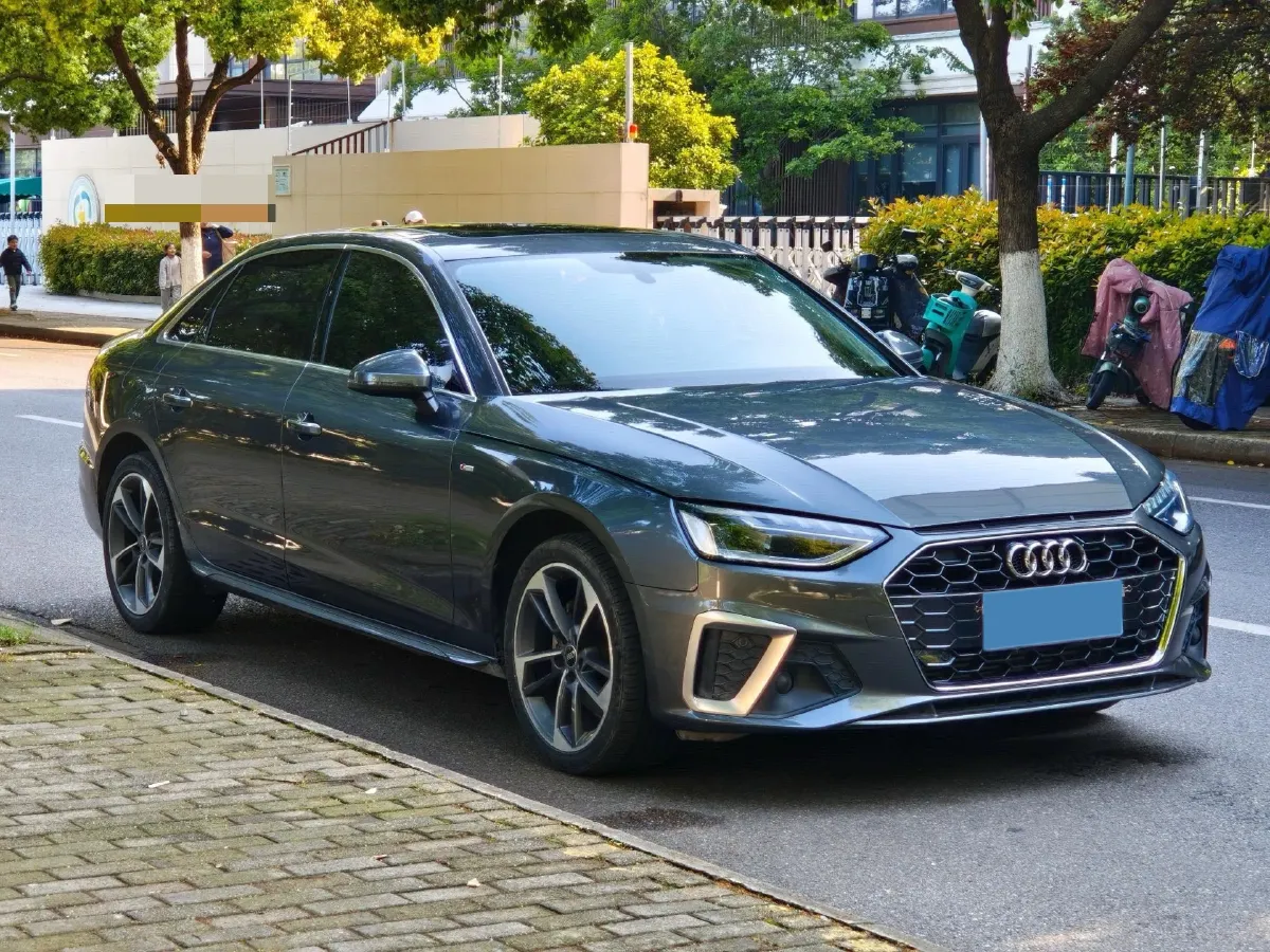 2024 Audi A4L 2.0T 190HP L4 7DCT,autocango,china used car exporter,china ev exporter,chinese used car exporter,chinese used ev exporter
