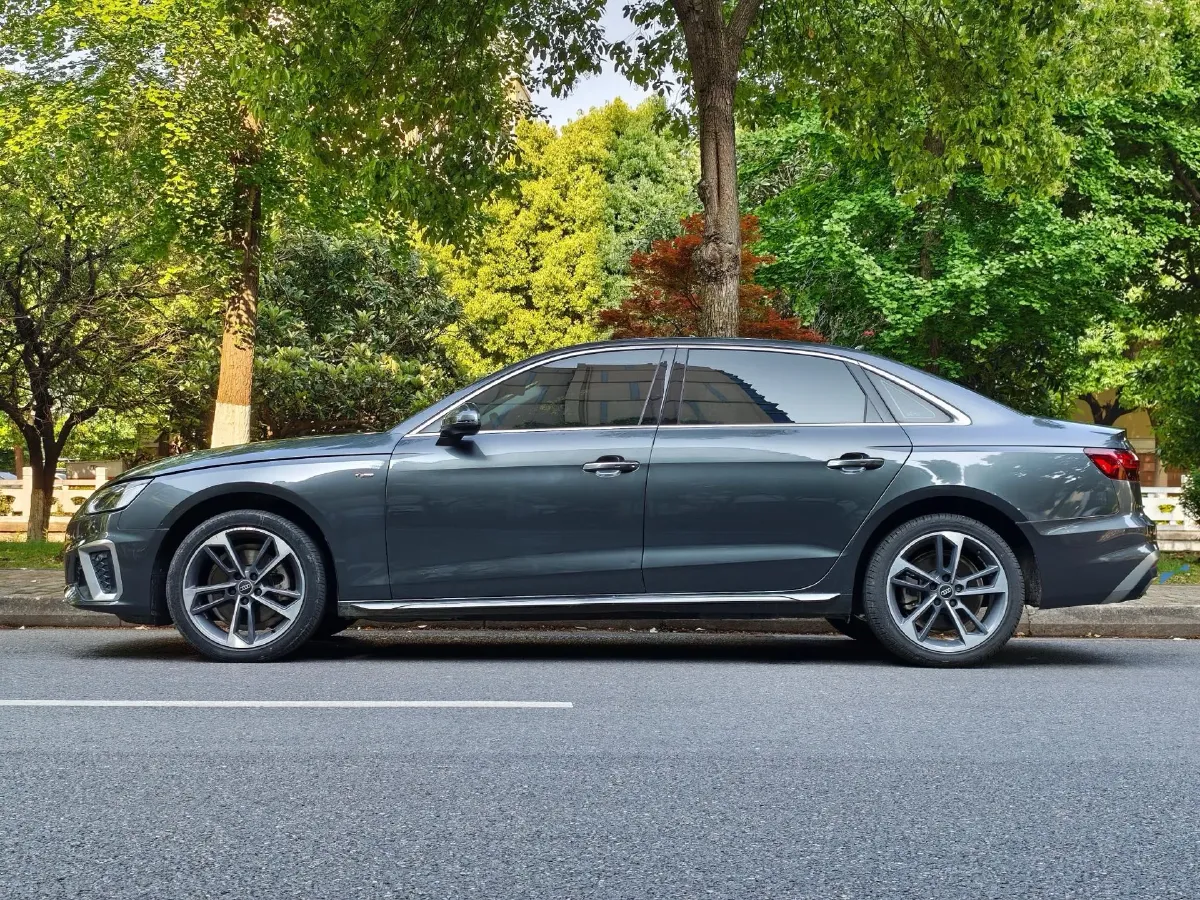 2024 Audi A4L 2.0T 190HP L4 7DCT,autocango,china used car exporter,china ev exporter,chinese used car exporter,chinese used ev exporter