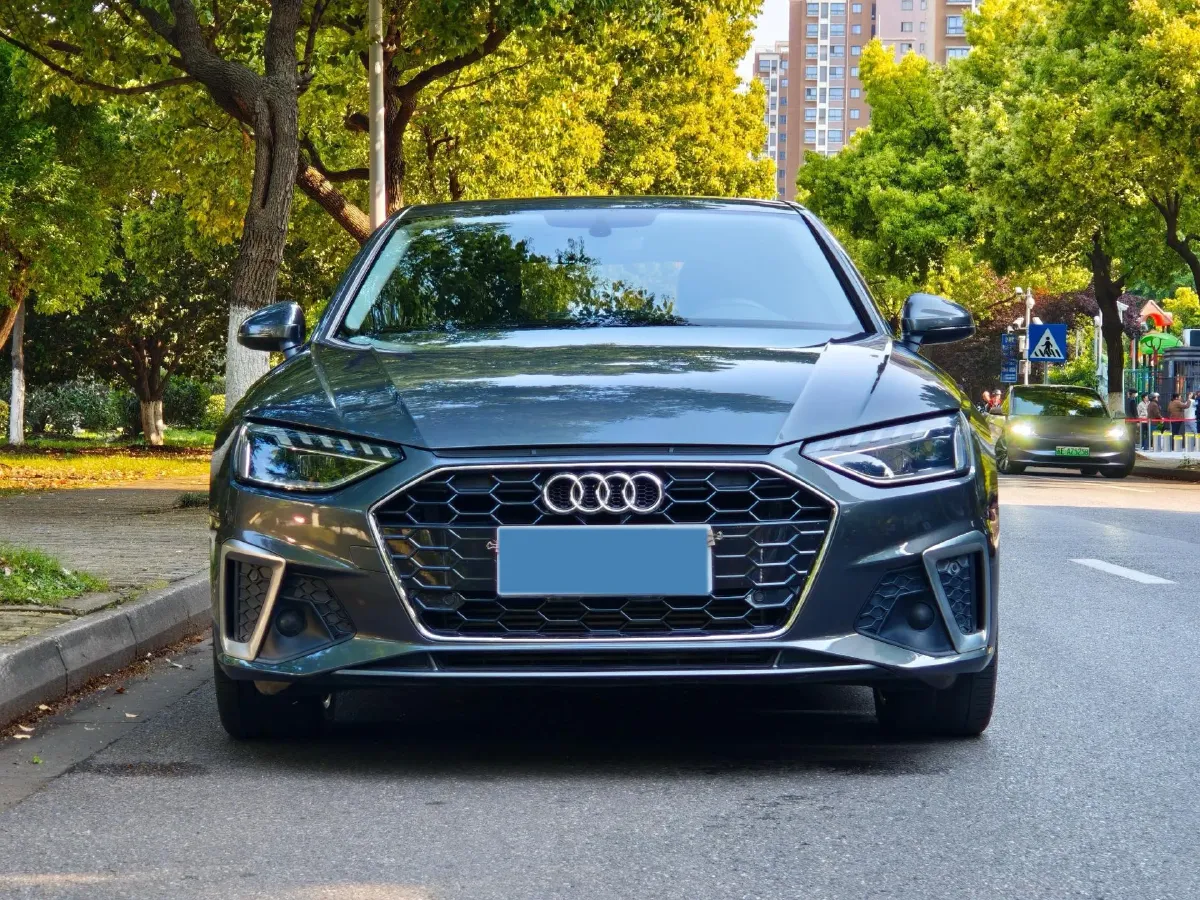 2024 Audi A4L 2.0T 190HP L4 7DCT,autocango,china used car exporter,china ev exporter,chinese used car exporter,chinese used ev exporter
