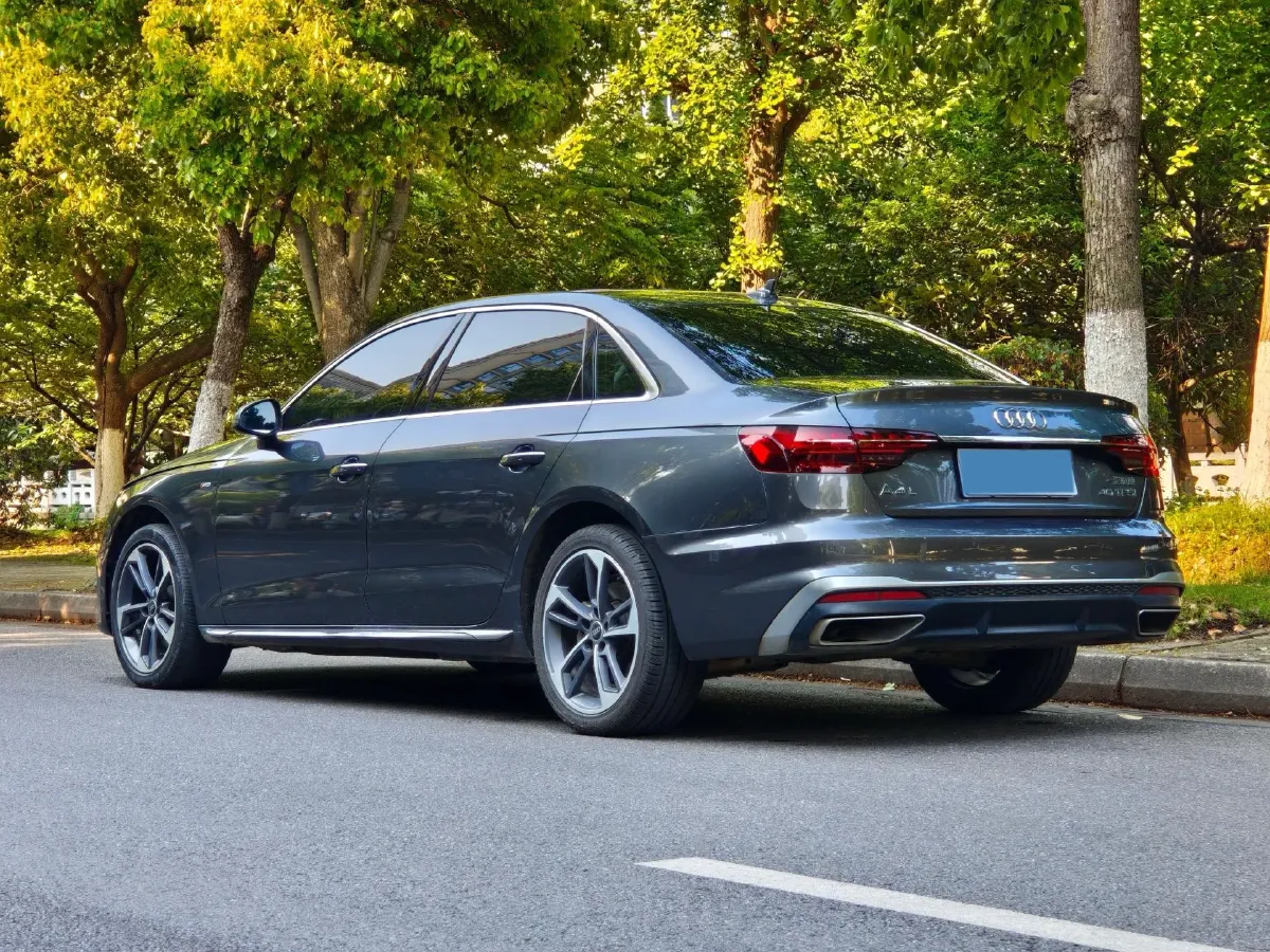 2024 Audi A4L 2.0T 190HP L4 7DCT,autocango,china used car exporter,china ev exporter,chinese used car exporter,chinese used ev exporter