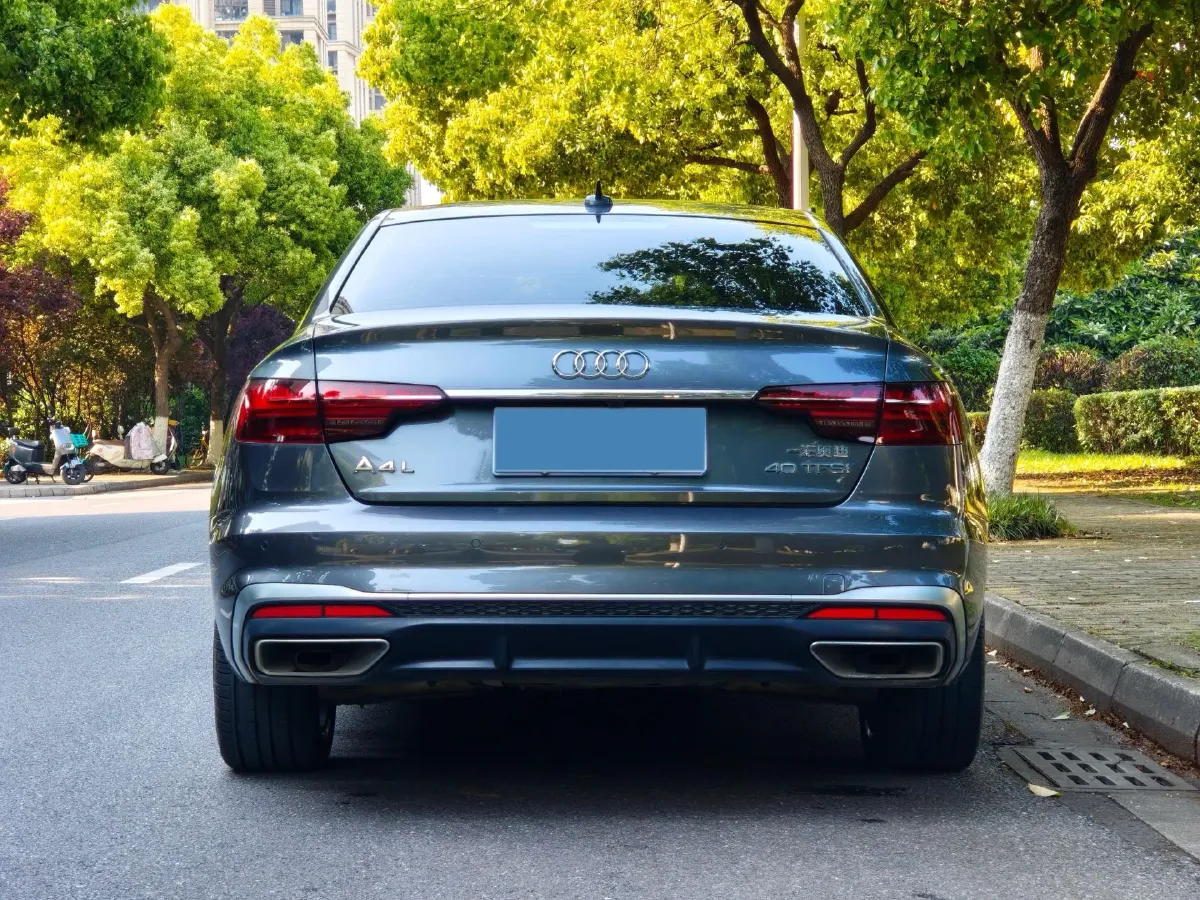 2024 Audi A4L 2.0T 190HP L4 7DCT,autocango,china used car exporter,china ev exporter,chinese used car exporter,chinese used ev exporter