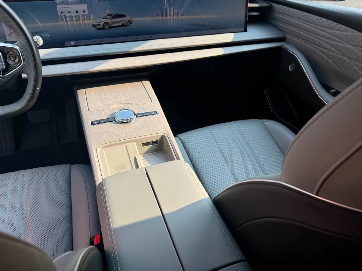 2024 Geely Galaxy E8 BEV 76KWH,autocango,china used car exporter,china ev exporter,chinese used car exporter,chinese used ev exporter