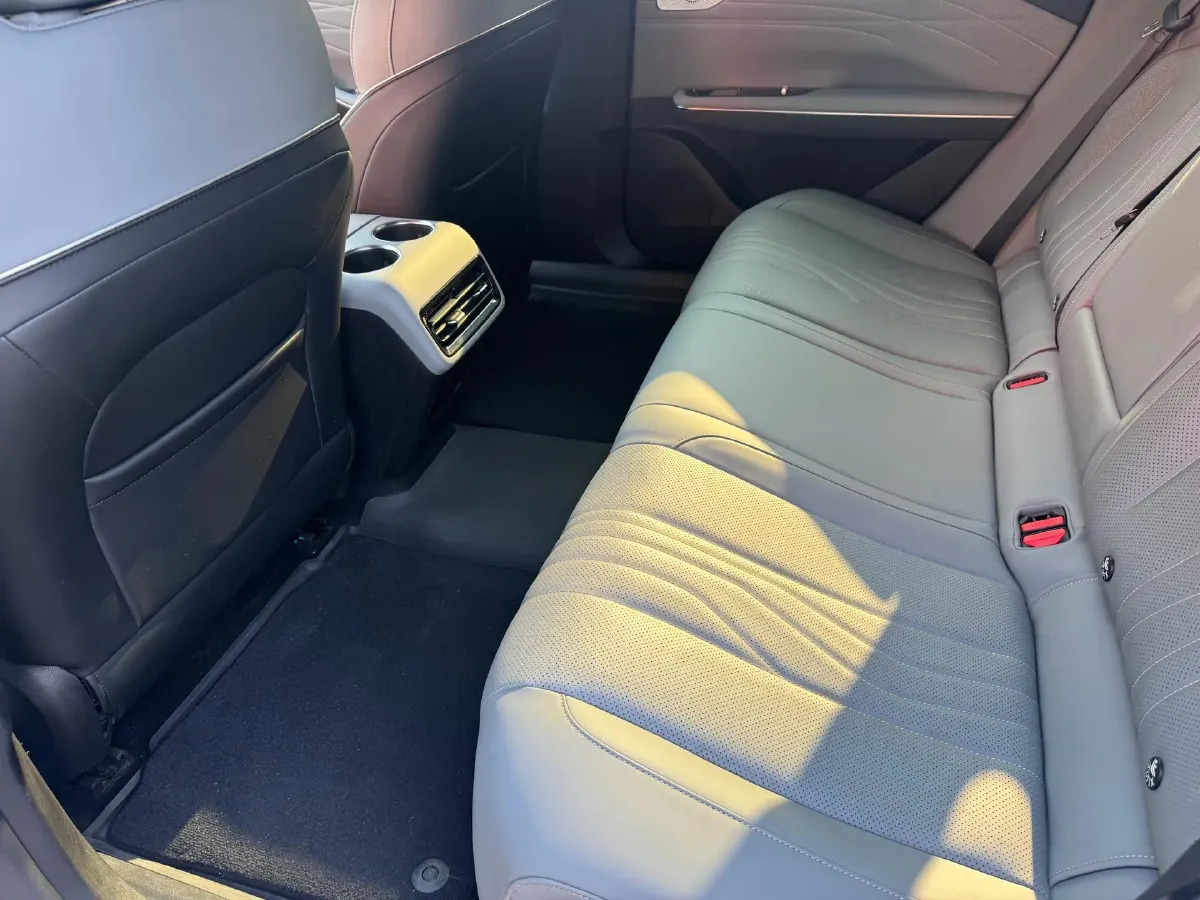 2024 Geely Galaxy E8 BEV 76KWH,autocango,china used car exporter,china ev exporter,chinese used car exporter,chinese used ev exporter