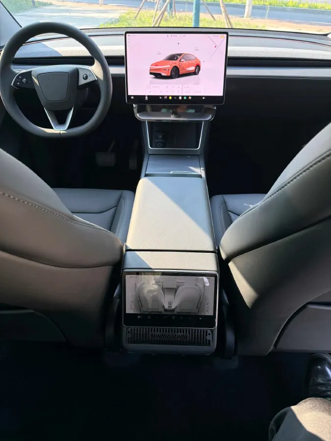 2025 Tesla Model Y BEV 62.5KWH,autocango,china used car exporter,china ev exporter,chinese used car exporter,chinese used ev exporter