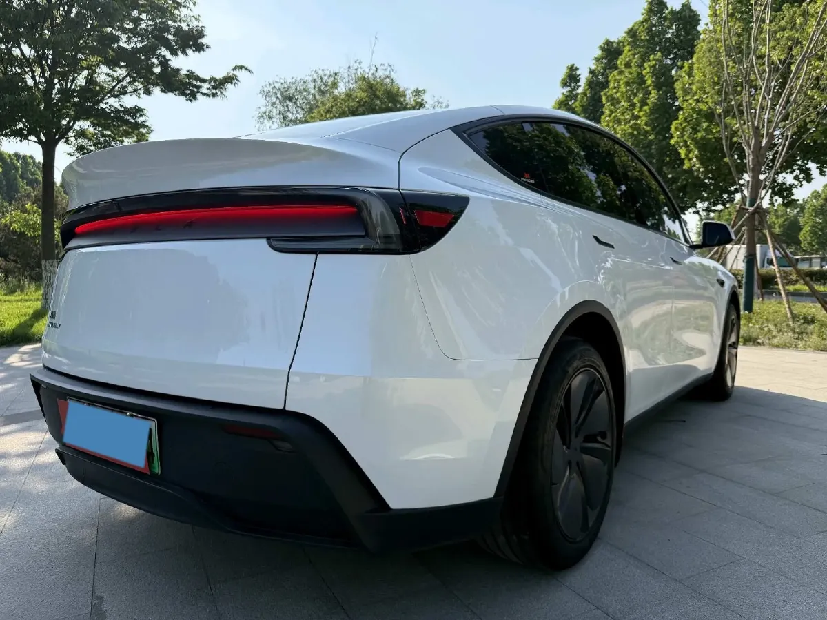 2025 Tesla Model Y BEV 62.5KWH,autocango,china used car exporter,china ev exporter,chinese used car exporter,chinese used ev exporter