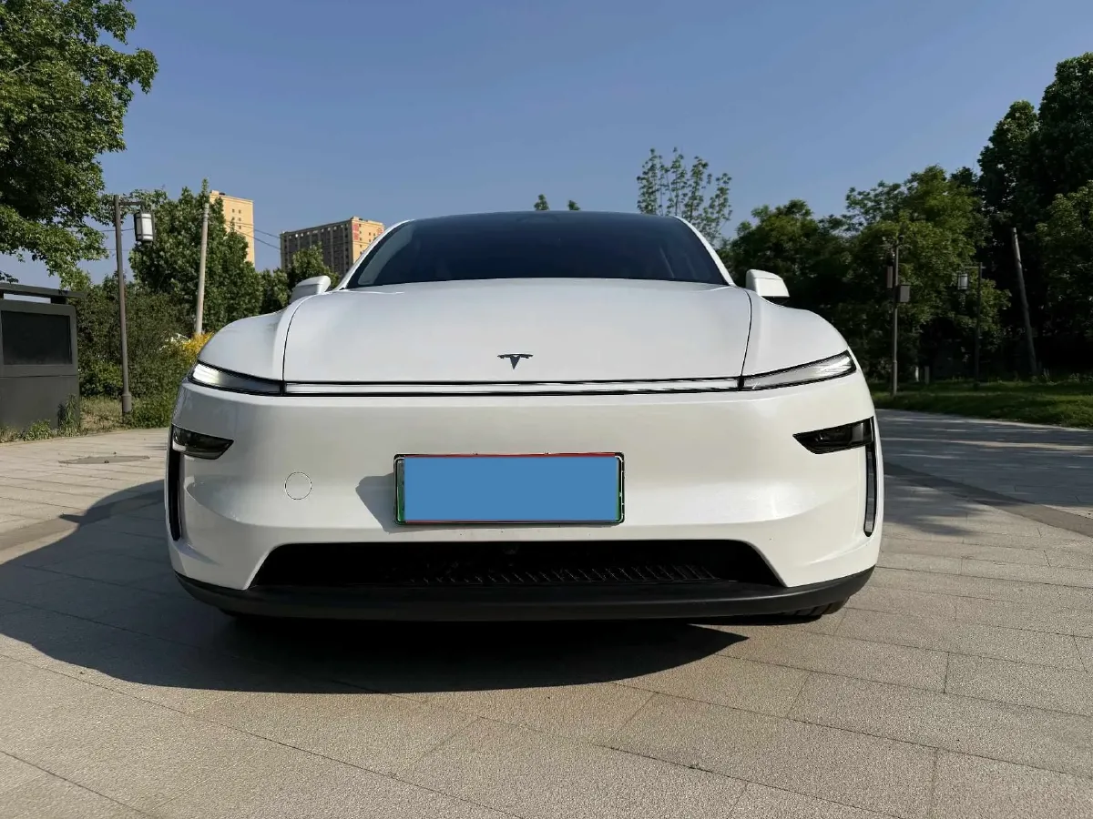 2025 Tesla Model Y BEV 62.5KWH,autocango,china used car exporter,china ev exporter,chinese used car exporter,chinese used ev exporter
