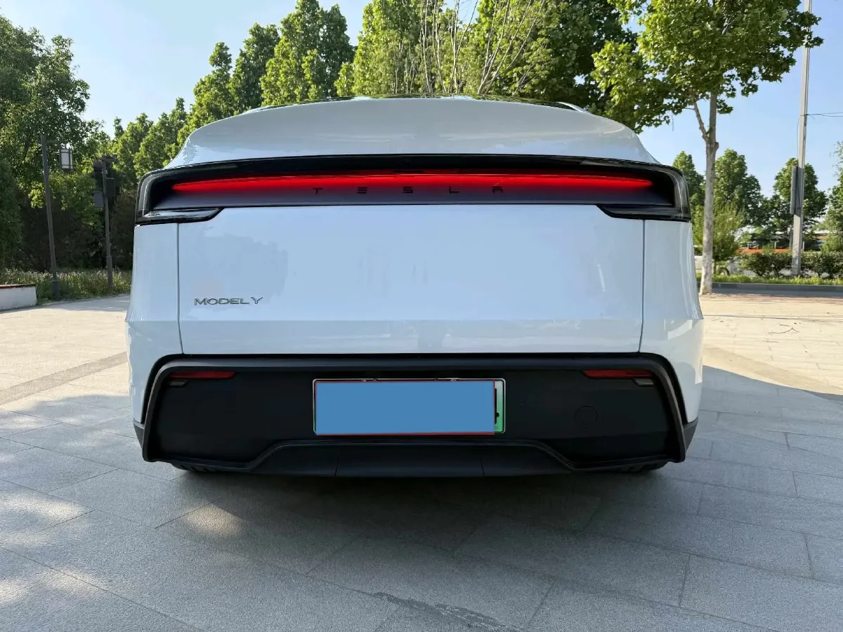 2025 Tesla Model Y BEV 62.5KWH,autocango,china used car exporter,china ev exporter,chinese used car exporter,chinese used ev exporter