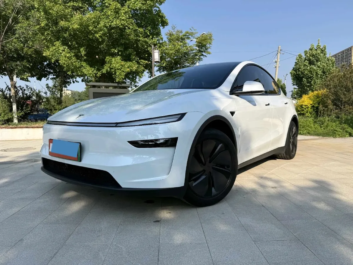 2025 Tesla Model Y BEV 62.5KWH,autocango,china used car exporter,china ev exporter,chinese used car exporter,chinese used ev exporter