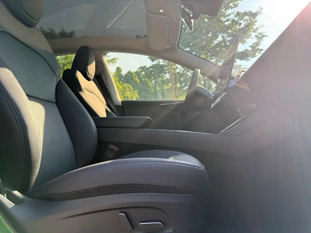2025 Tesla Model Y BEV 62.5KWH,autocango,china used car exporter,china ev exporter,chinese used car exporter,chinese used ev exporter