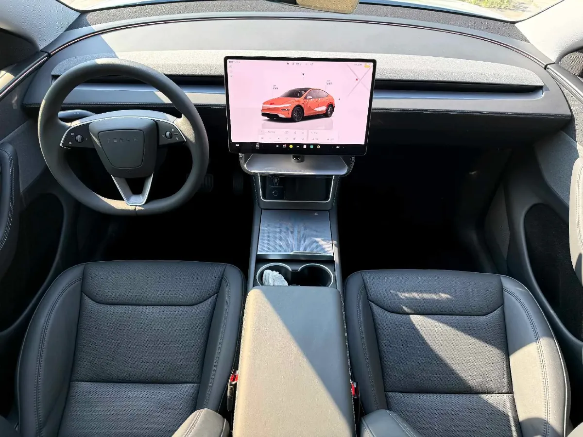 2025 Tesla Model Y BEV 62.5KWH,autocango,china used car exporter,china ev exporter,chinese used car exporter,chinese used ev exporter