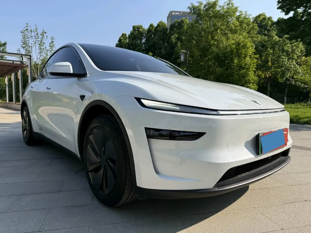 2025 Tesla Model Y BEV 62.5KWH,autocango,china used car exporter,china ev exporter,chinese used car exporter,chinese used ev exporter