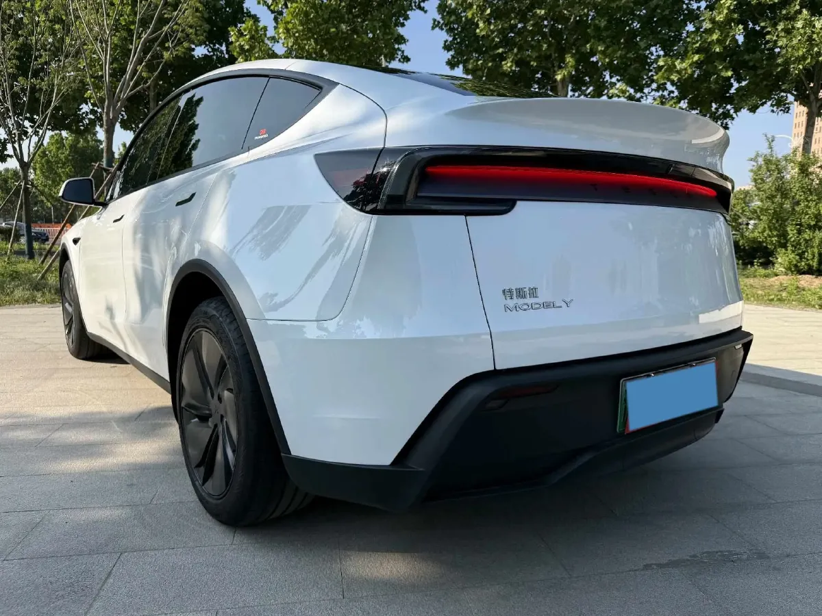 2025 Tesla Model Y BEV 62.5KWH,autocango,china used car exporter,china ev exporter,chinese used car exporter,chinese used ev exporter