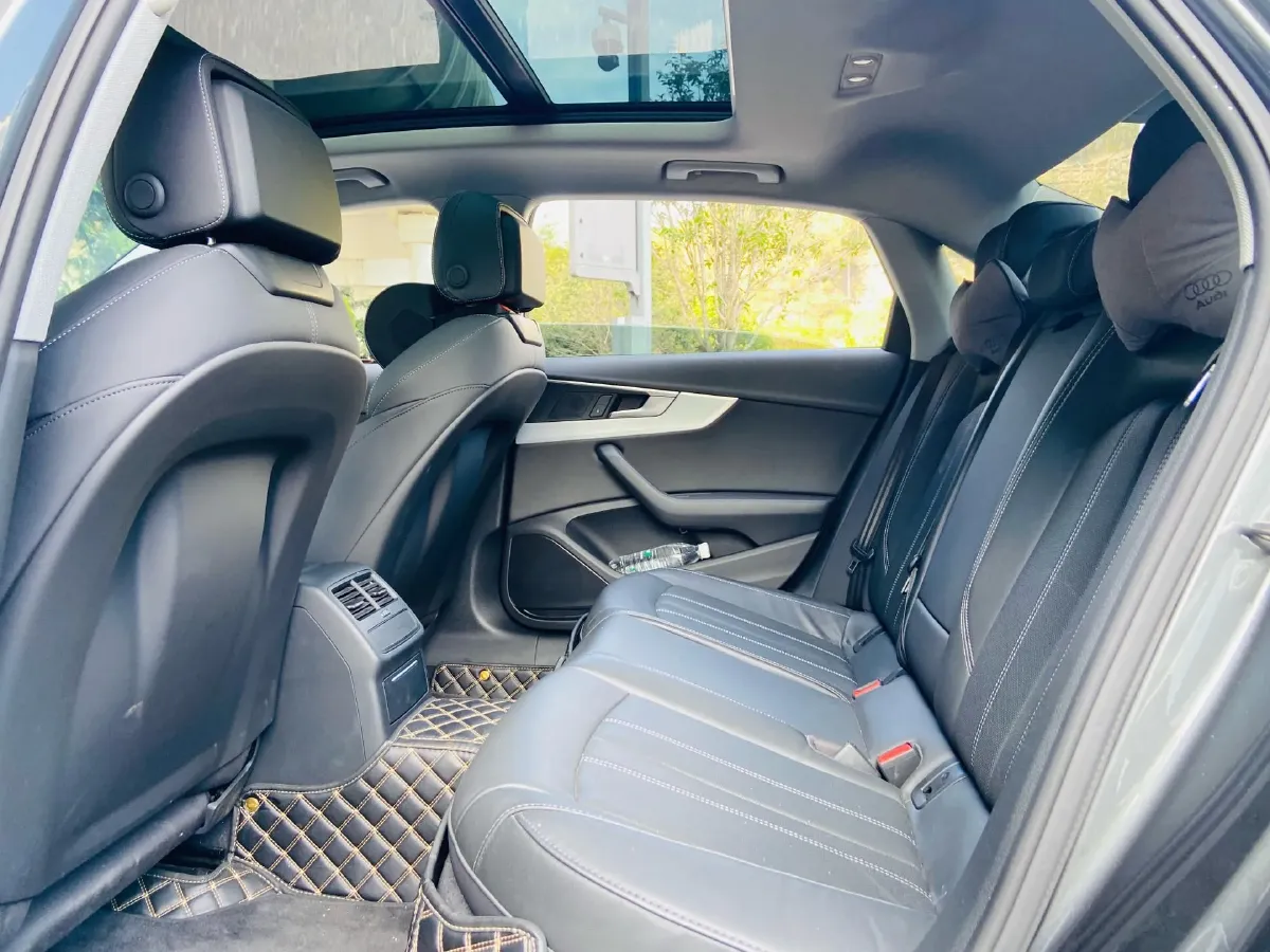 2022 Audi A4L 2.0T 190HP L4 7DCT,autocango,china used car exporter,china ev exporter,chinese used car exporter,chinese used ev exporter