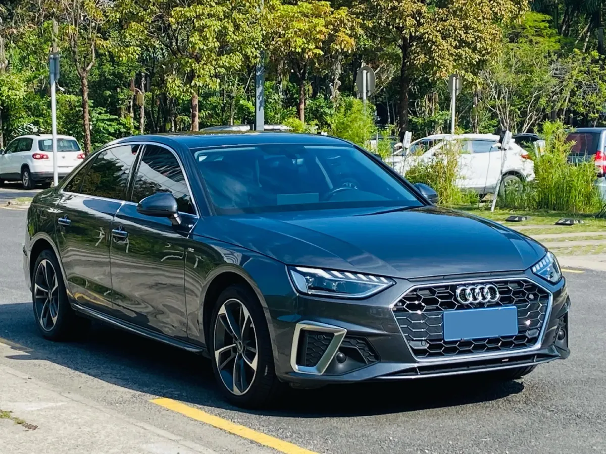 2022 Audi A4L 2.0T 190HP L4 7DCT,autocango,china used car exporter,china ev exporter,chinese used car exporter,chinese used ev exporter